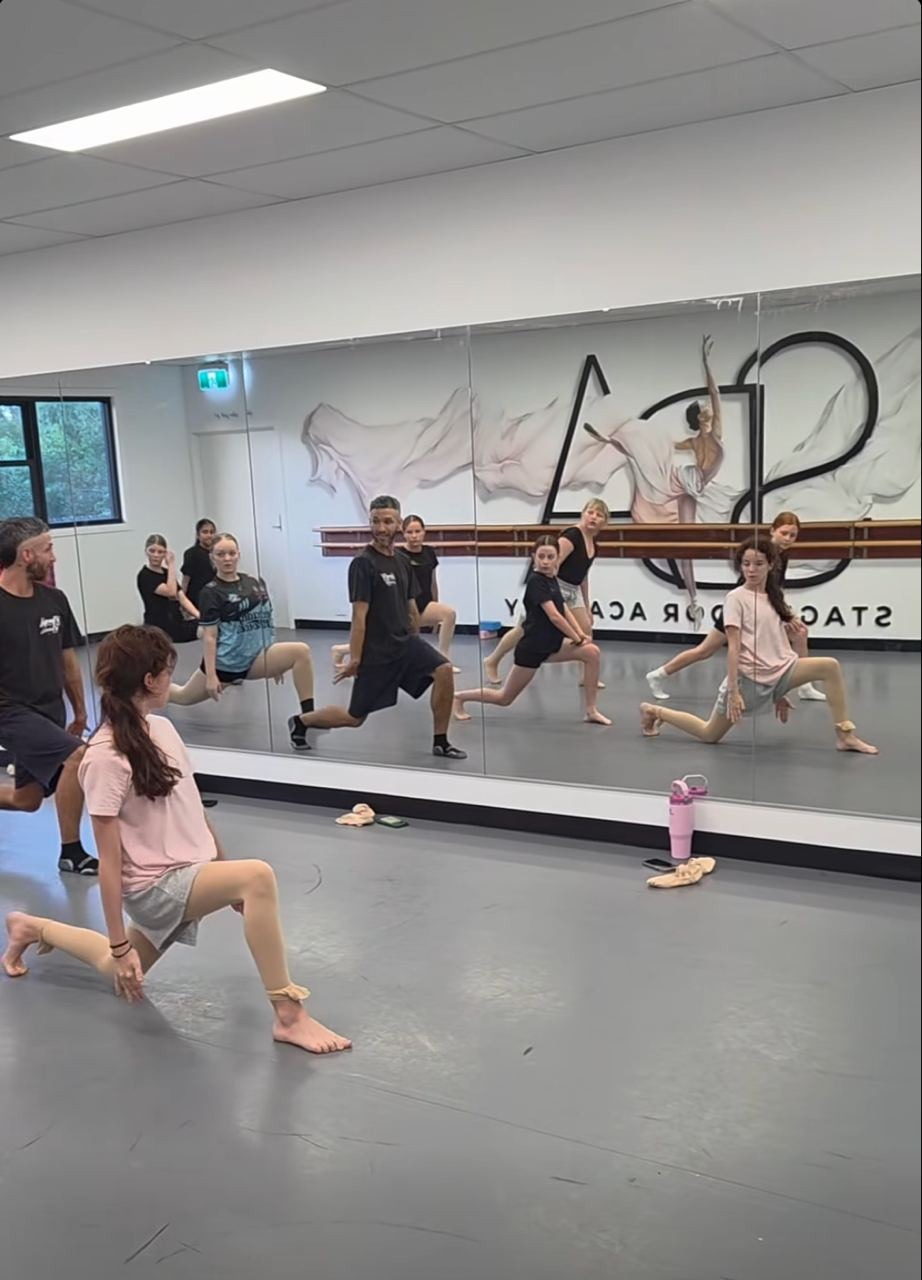 SDA Technique Class students practising in the studio.